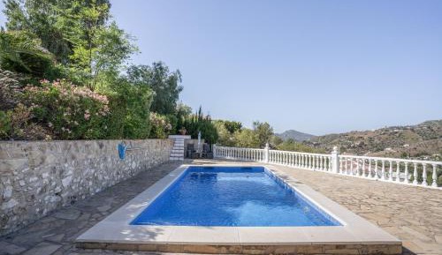 Villa with Garden View