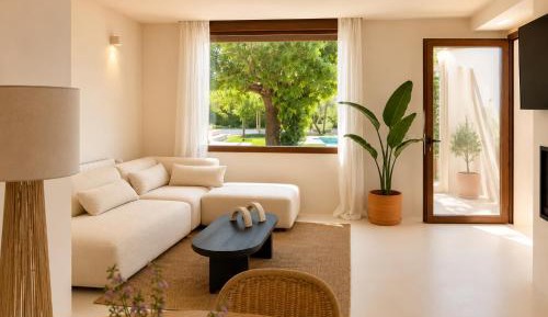 Deluxe One-Bedroom Apartment with Garden View
