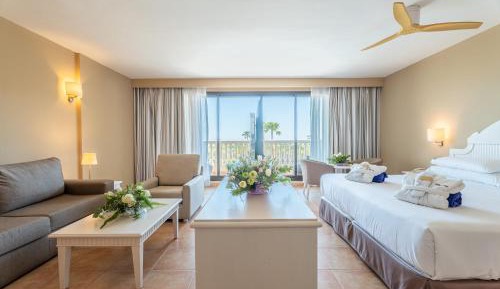 Deluxe One-Bedroom Apartment with Ocean View