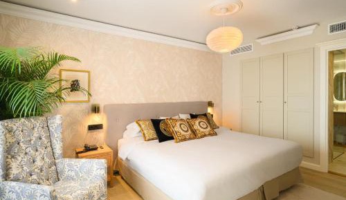 Junior Suite with Balcony