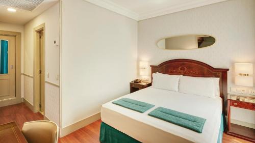 Standard Double Room with Views on the Square