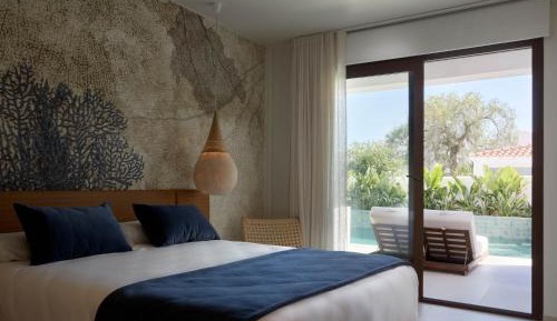 One-Bedroom Apartment with Pool View
