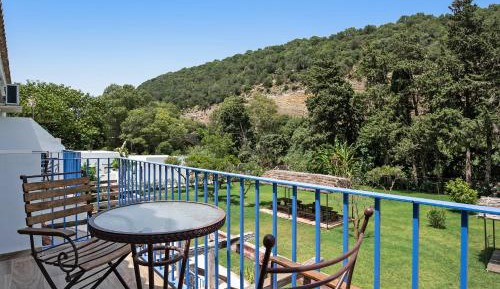 One-Bedroom Apartment with Garden View