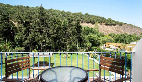 One-Bedroom Apartment with Garden View