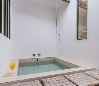 One-Bedroom Apartment with Pool View
