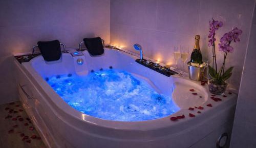 Studio with Spa Bath