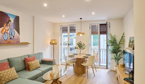 Two-Bedroom Deluxe Apartment with Balcony