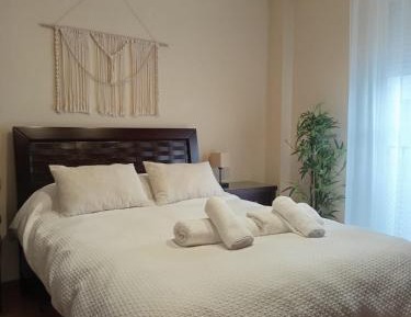 Four-Bedroom Apartment with Balcony 