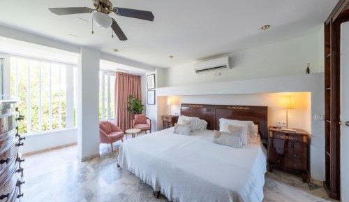 Deluxe King Suite