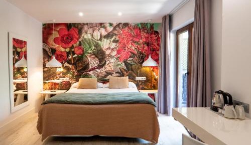 Superior Double Room with Spa Bath and Pool View
