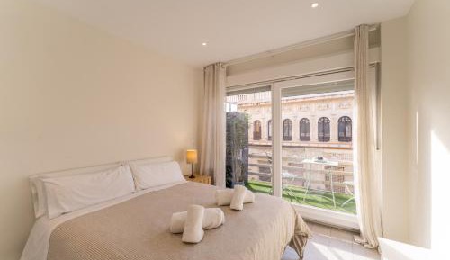 Three-Bedroom Apartment with Balcony