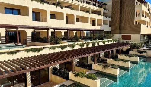 Double Room with sea view and private pool (or semi‑private pool)