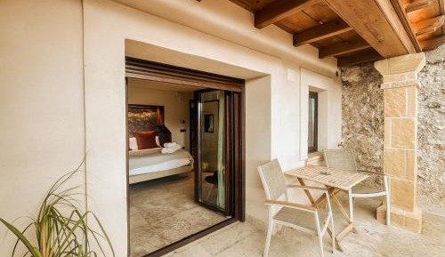 Superior Double Room with Terrace and Mountain View