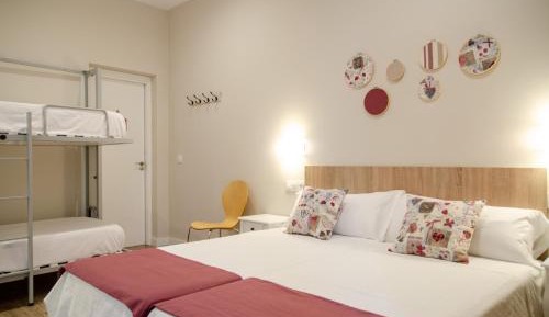 Deluxe One-Bedroom Apartment