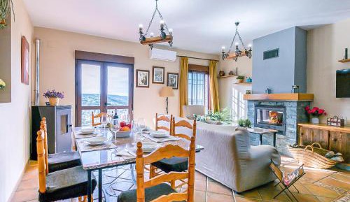 Three-Bedroom Vacation Home 