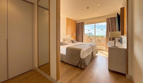 Double or Twin Room with Front Sea View