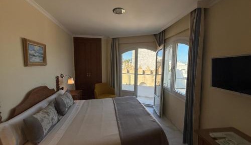 Double Room with Balcony and Sea View