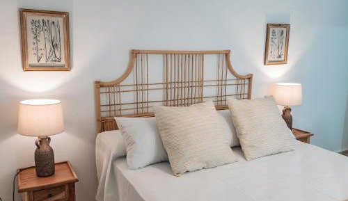 Three-Bedroom Apartment with Terrace and Mountain View