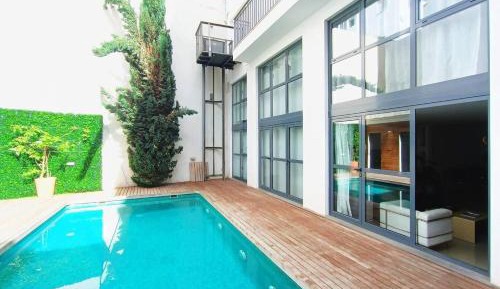 Apartment with Pool View 