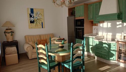 Apartment with Mountain View