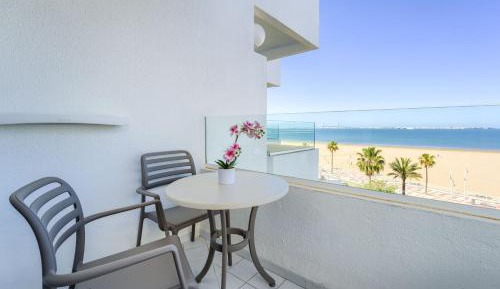 Double or Twin Room with Sea View