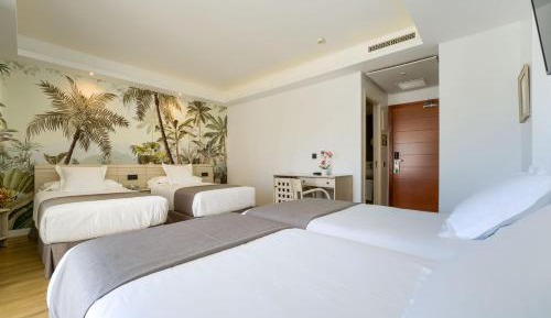 Family Room (2 Adults + 2 Children)