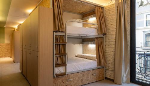 Bed in 14-Bed Mixed Dormitory Room