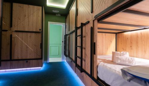 Bunk Bed in Mixed Dormitory Room