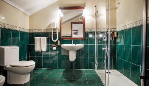 Twin Room with Shower