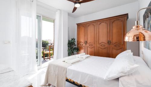 Standard Double Room with Shared Bathroom