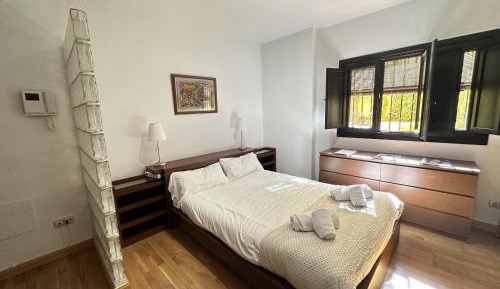 King Studio with Sofa Bed