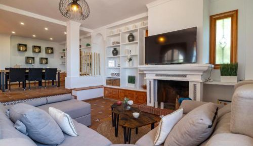 Nine-Bedroom Holiday Home