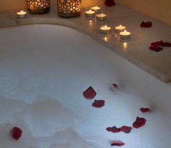Queen Suite with Spa Bath