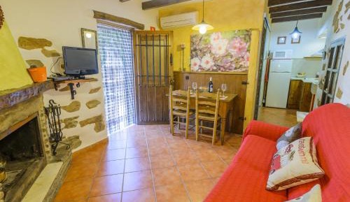 Superior One-Bedroom House with Hot Tub