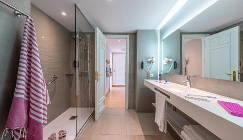 Junior Suite with Sea View (2 Adults + 2 Children)