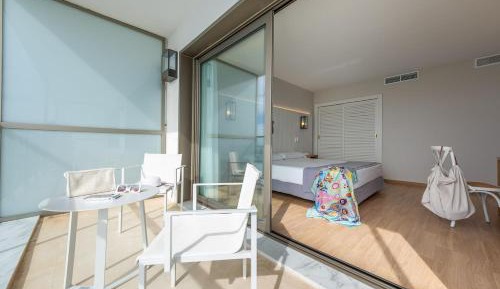 Suite with Sea View (2 Adults + 2 Children)