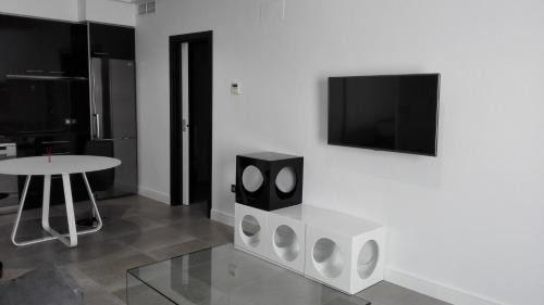 Deluxe One-Bedroom Apartment