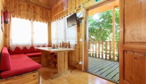 Bungalow (4 Adults)