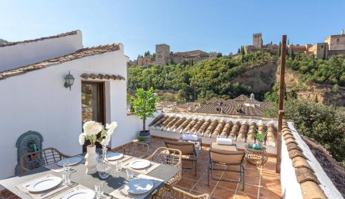 Three-Bedroom House with Terrace