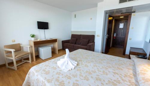 Studio (2 Adults)