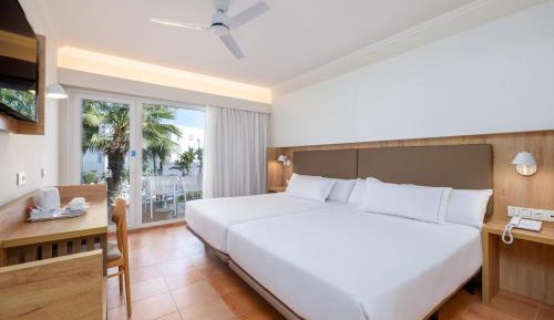 Superior Double Room with Two Double Beds