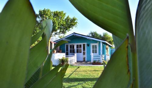 Bungalow with Garden View