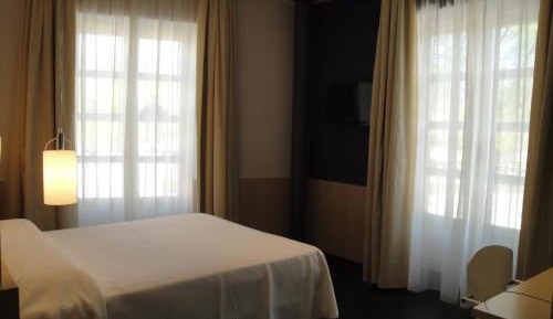 Double or twin Room with Extra Bed and View