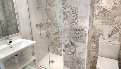 Twin Room with Private Bathroom