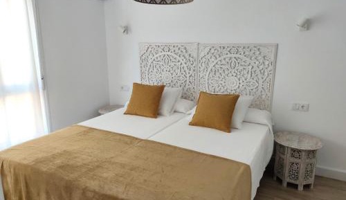 Twin Room with Private Bathroom