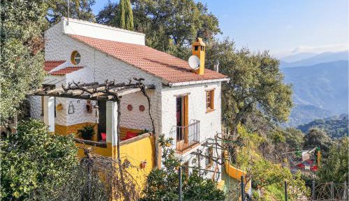 Five-Bedroom Holiday Home