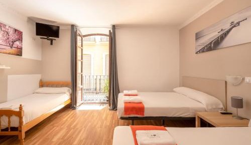 Quadruple Room with Private Bathroom