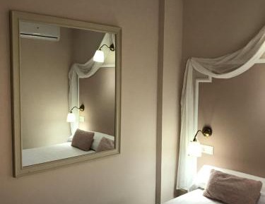 Double or Twin Room with Private Bathroom- Disability Access
