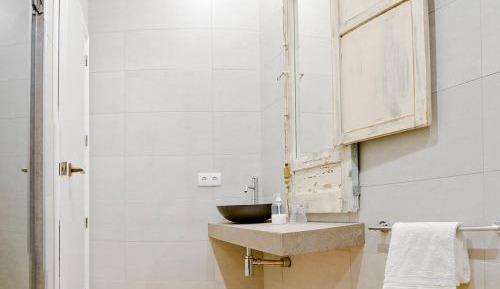 Twin Room with Private Bathroom
