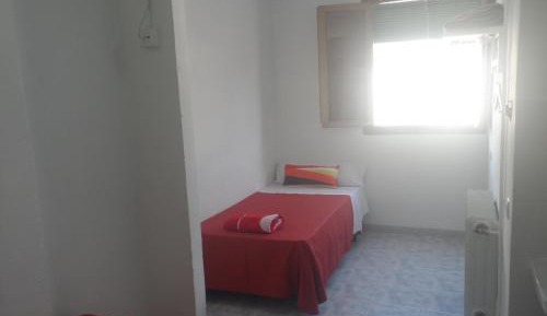 Basic Single Room with Shared Bathroom